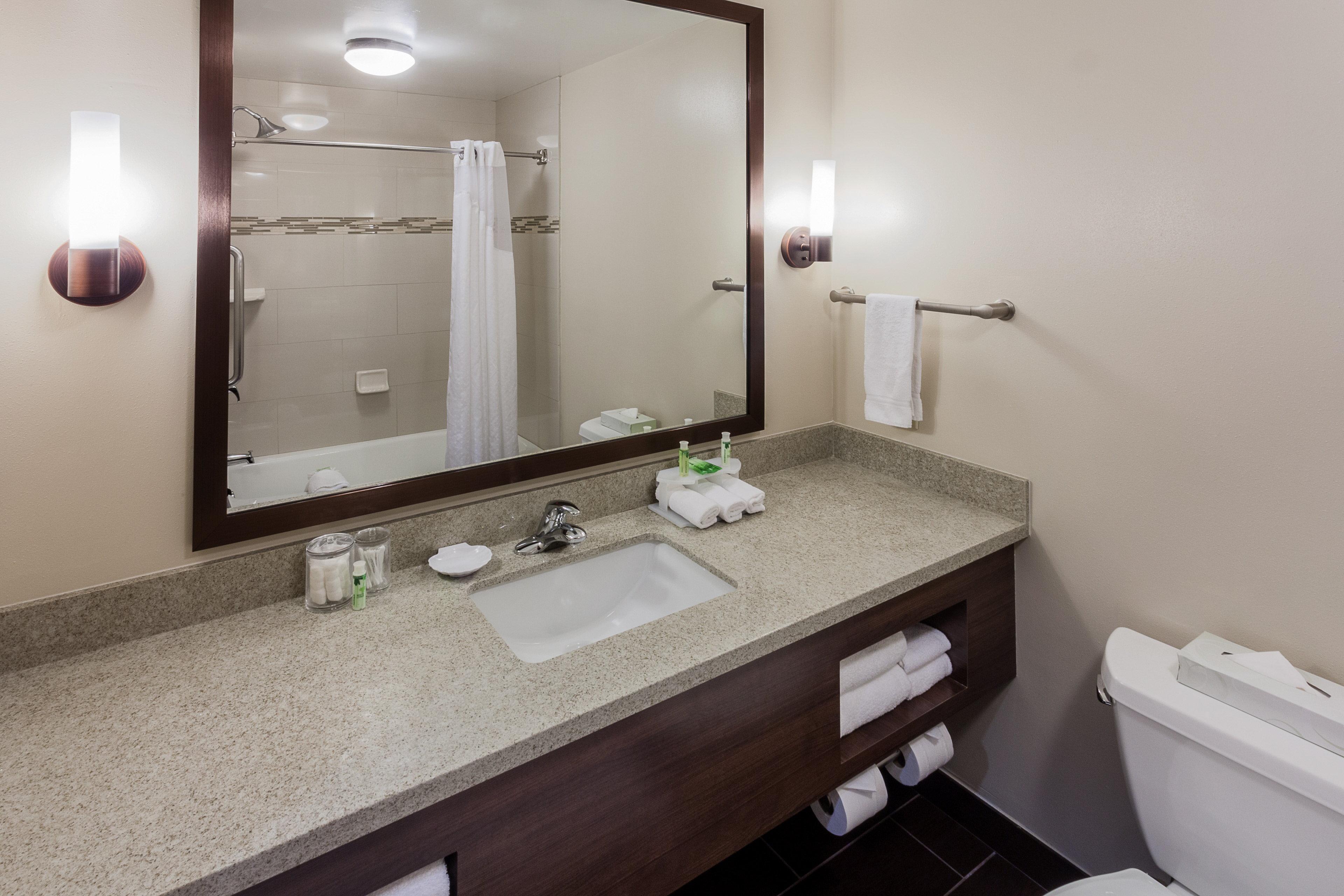 Holiday Inn Express & Suites Carpinteria By Ihg Exterior foto