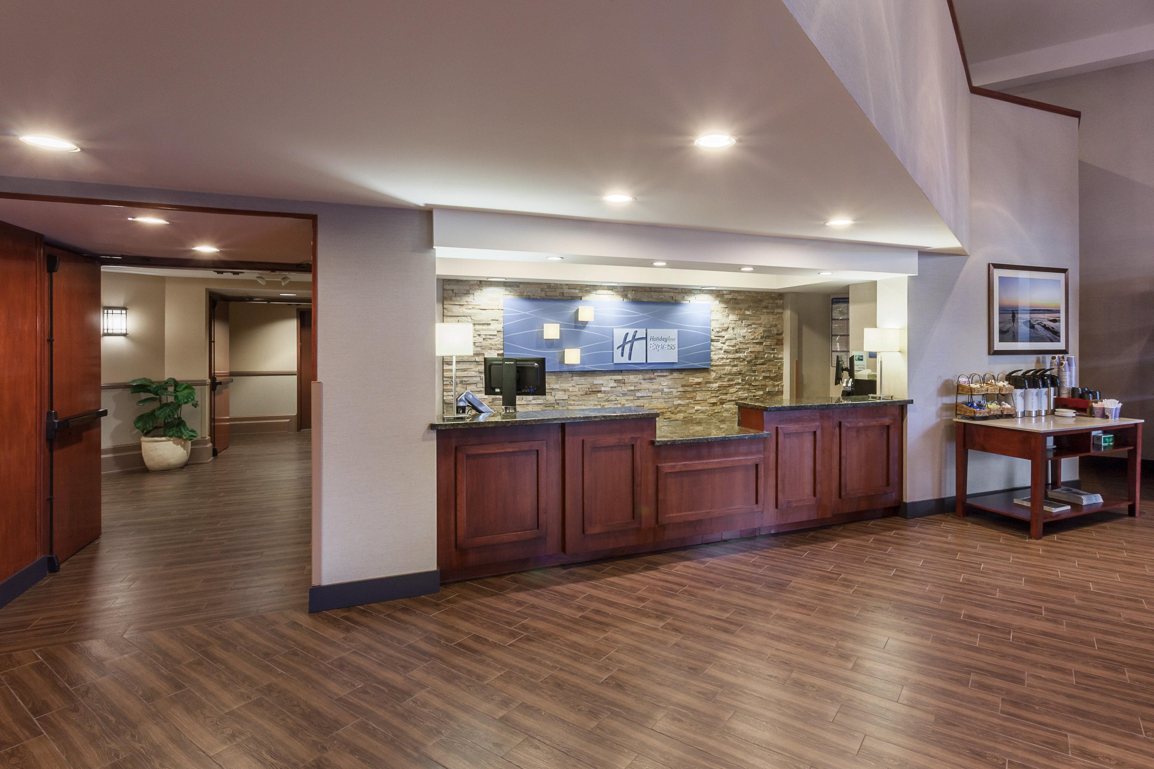 Holiday Inn Express & Suites Carpinteria By Ihg Exterior foto